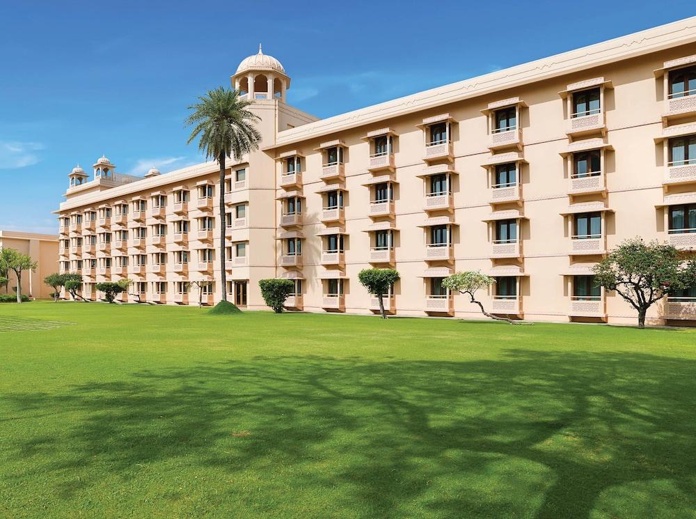 Trident Jaipur Hotel Exterior photo